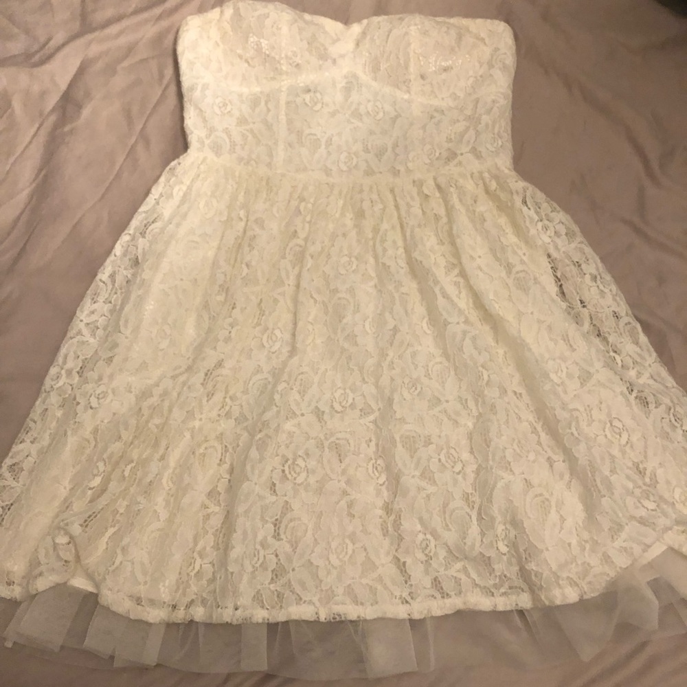 White lace strapless dress
